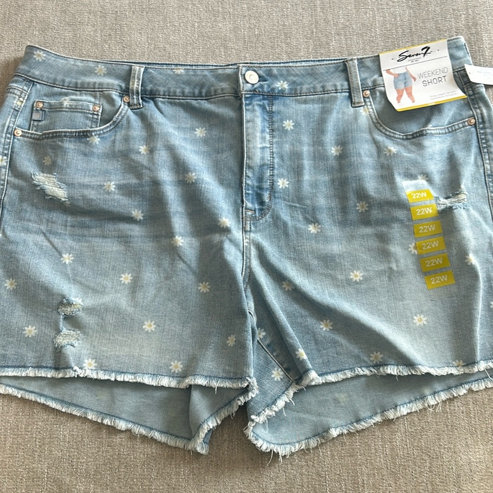 Seven7 Floral Print, Comfortable Stretch, Weekend Shorts. Size Various. NWT.